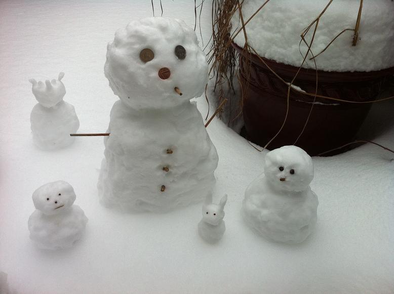 Lisa built these snowmen in Manor Street, Braintree