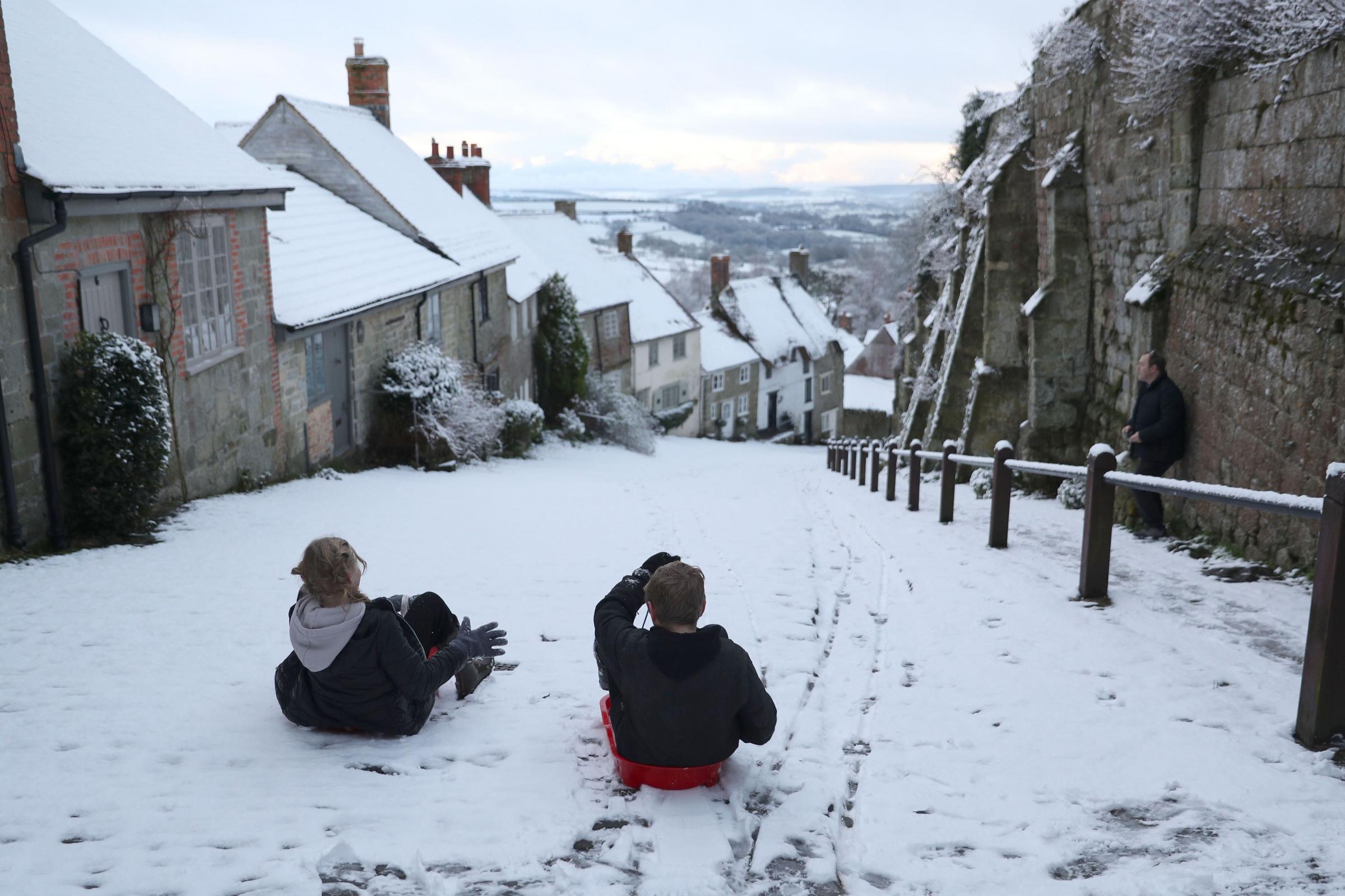 In Pictures: Fun in the snow as temperatures tumble